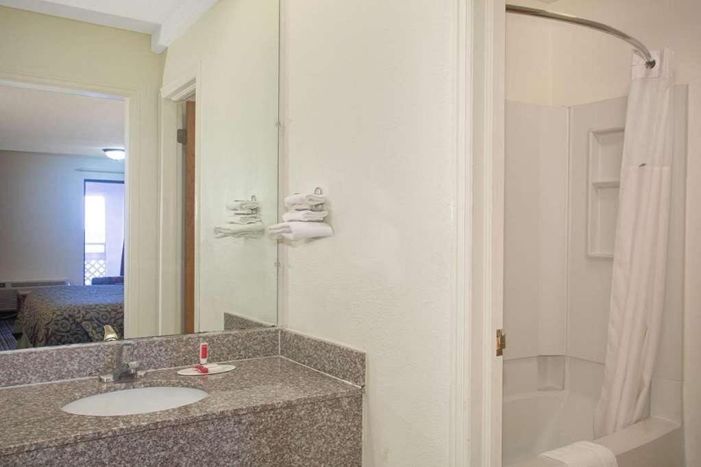 Economy Hotel Wichita- Florence St Eksteriør bilde